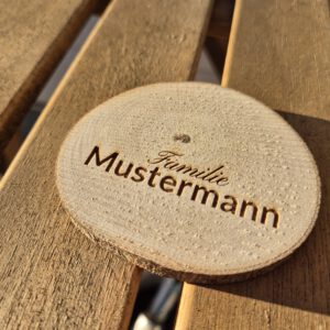 Baumscheibe mit personalisierter Gravur